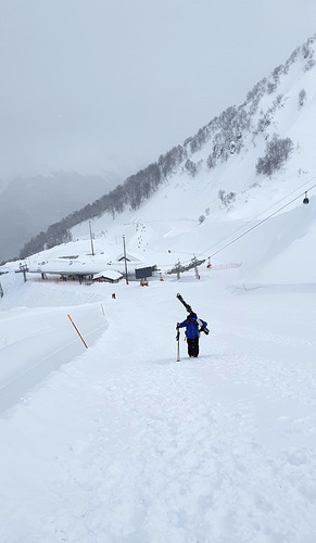 Alpika Ski Resort by: Aleksandr Chichikalov