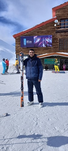 Tochal Ski Resort by: Hooman