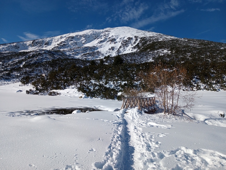 Footpath to Bezbog summit, Bezbog Ski Centre