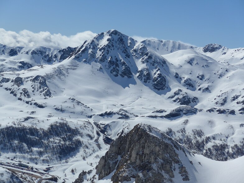 Pico Toneo visto desde el pico Torres, Fuentes de Invierno