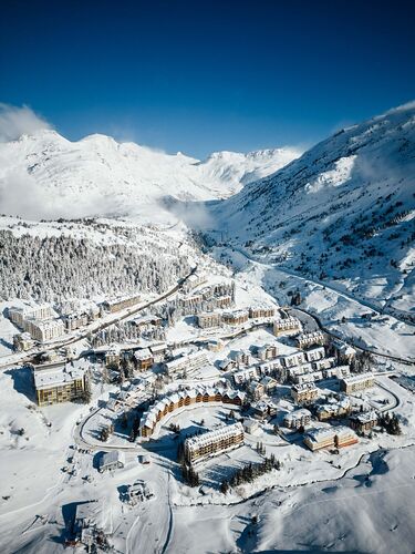 Candanchu Ski Resort by: Lucas Valls