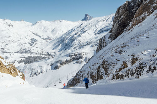 Candanchu Ski Resort by: Lucas Valls