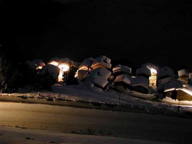 Chalets at night, Chandolin