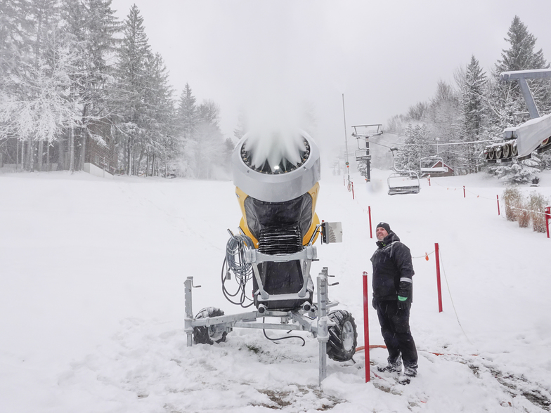 Snowmaking process, Mont Sutton