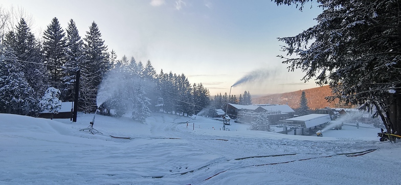 Snowmaking process, Mont Sutton