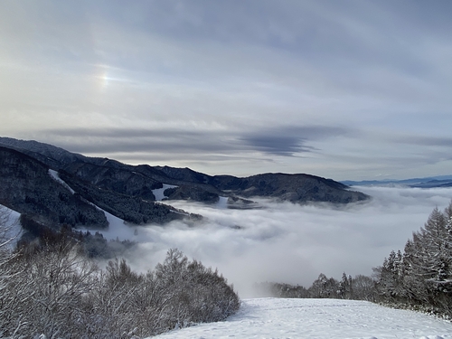 Nozawa Onsen Ski Resort by: Peter Douglas