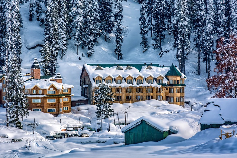 snow view of gulmarg