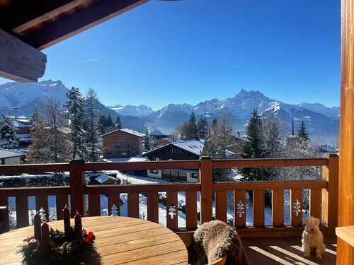 Villars Ski Resort by: Frank Ewald