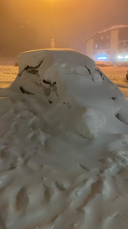 A bit of new snow overnight and through the day, Passo Tonale