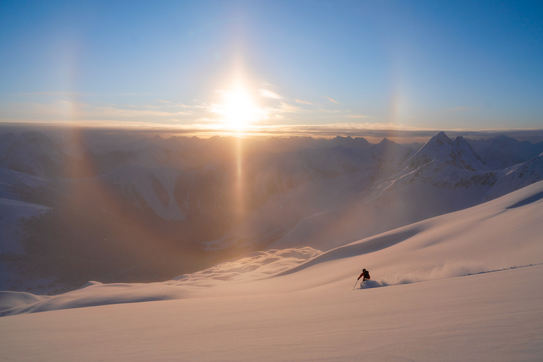End of day run, Mica Heliskiing