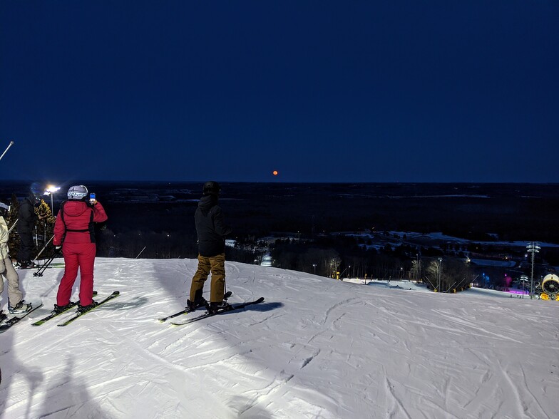 Ski at Mt St Louis, Mt St Louis Moonstone