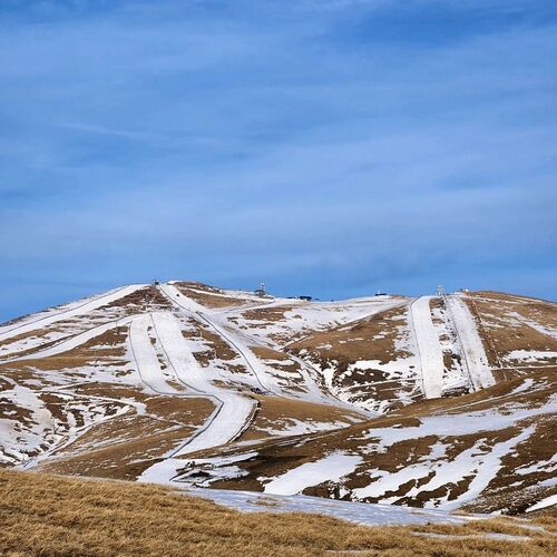 Sinaia Ski Resort by: Lucian