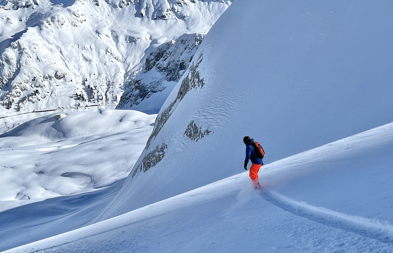 solitude of  prime  numbers/3, Cortina