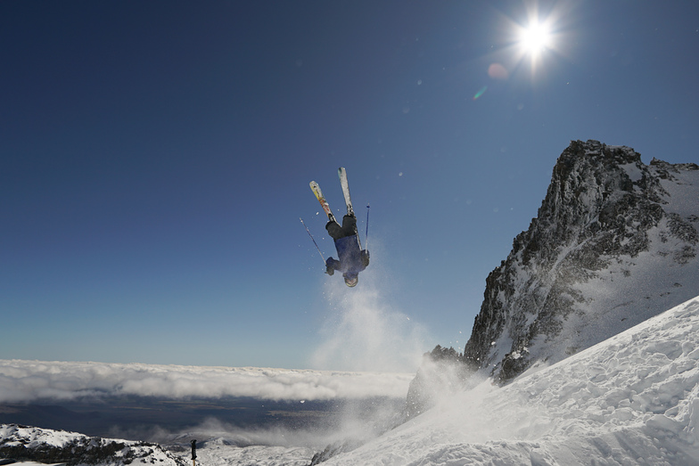 Koda flipping beneath the pinnacles (Nga Tohu Peaks) - Photo Tarn Hoyle, Whakapapa