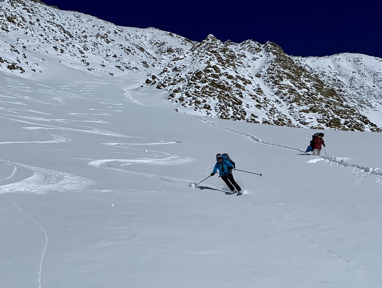 Skiing down from Charchar La towards Zangla Sumdo, Padum (Zanskar Ski Scool)