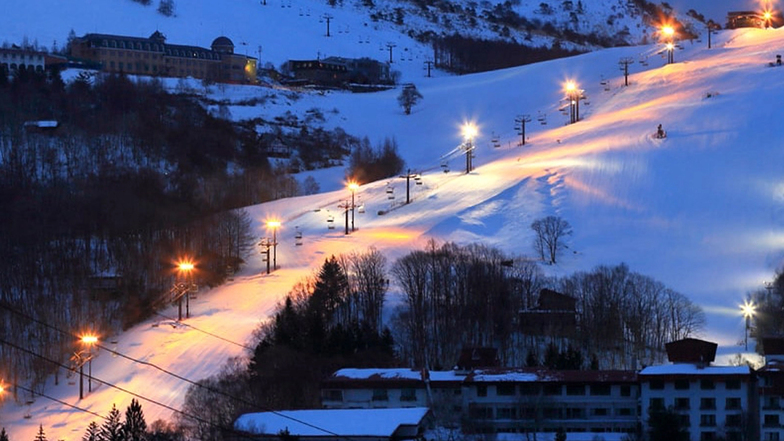 Night skiing, Shirakabako Royal Hill