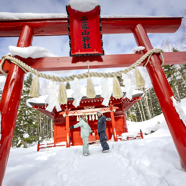 Futarasan Shrine at 2,000 meters above sea level, Marunuma Kogen