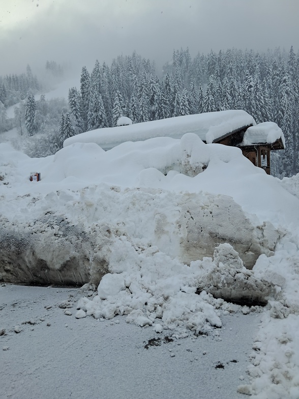 200cm of snow at base (1200m) in Febuary 2026, La Giettaz en Aravis