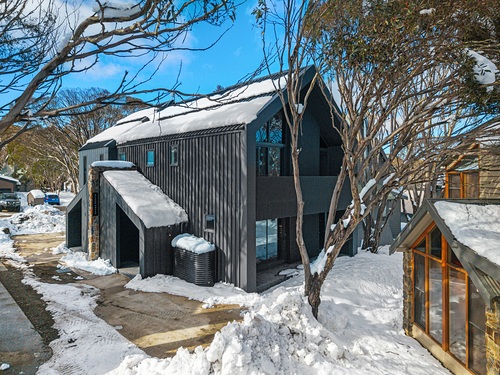 Mount Hotham Ski Resort by: Gavin Stebbeings