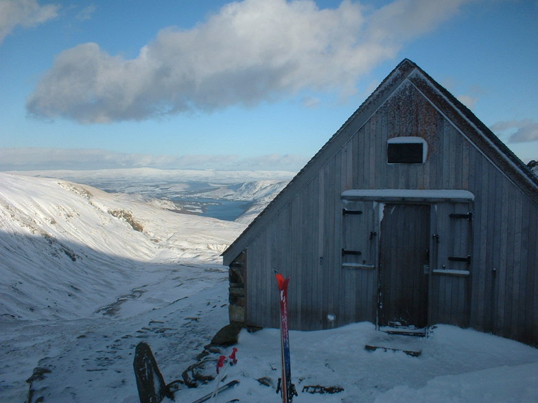 Raise hut early Feb 03, Yad Moss