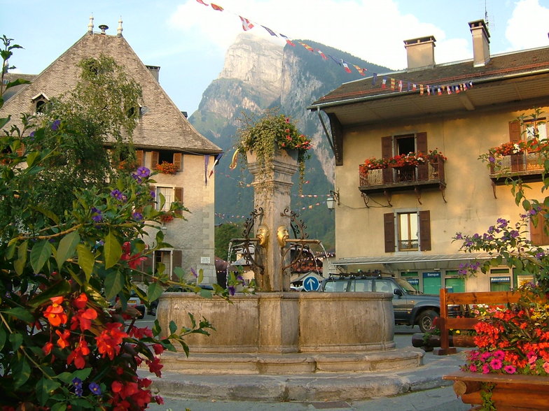 Village Square, Samoens