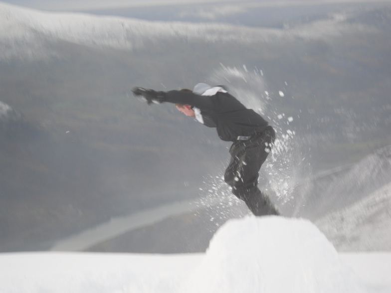 Boarding on Y Garn November 09, Snowdon