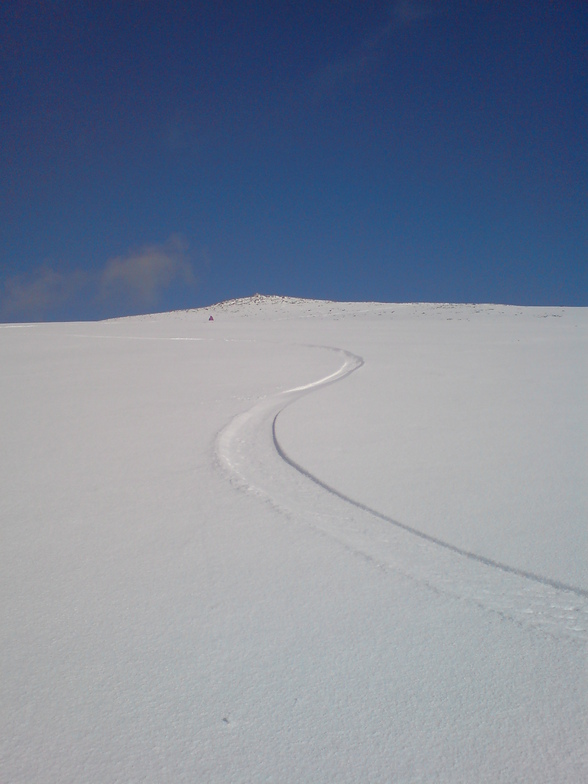 Y Garn Snowdonia fresh tracks from summit!