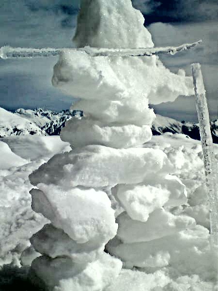 un inukshuk  en france, Auron