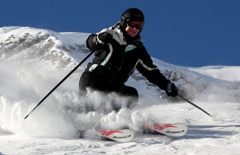 Powder skiing in Fernie