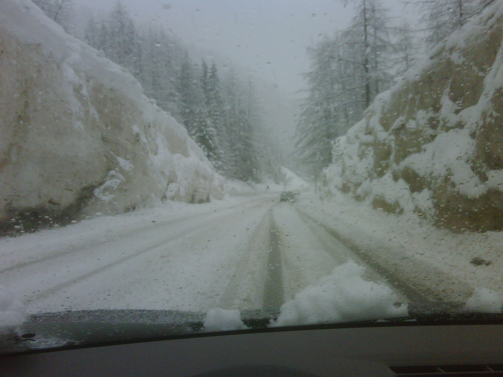 Avalanche!!!!!!!, Isola 2000
