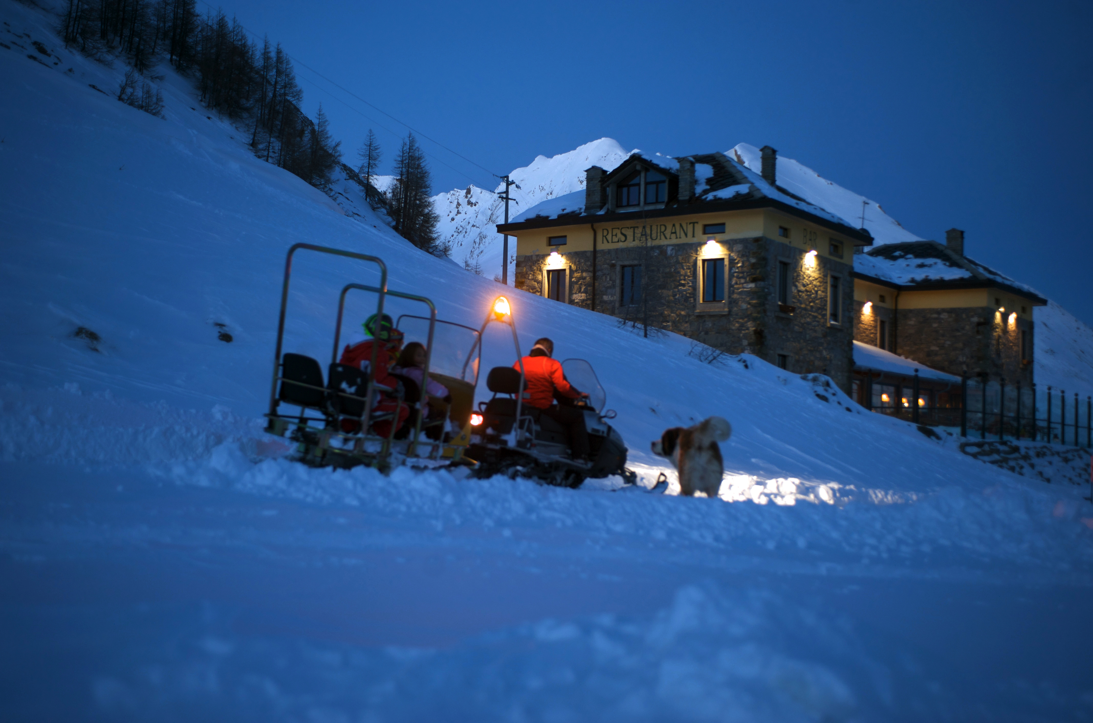 SNOWMOBILE SUNSET, La Thuile