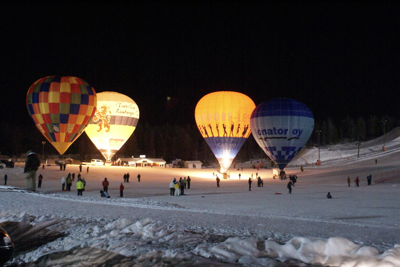 Dancing Balloons, Levi