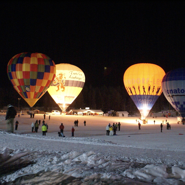 Dancing Balloons, Levi