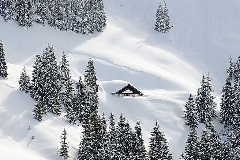  Deep snow covered hut in the Bichlalm region / Kitzbühel   