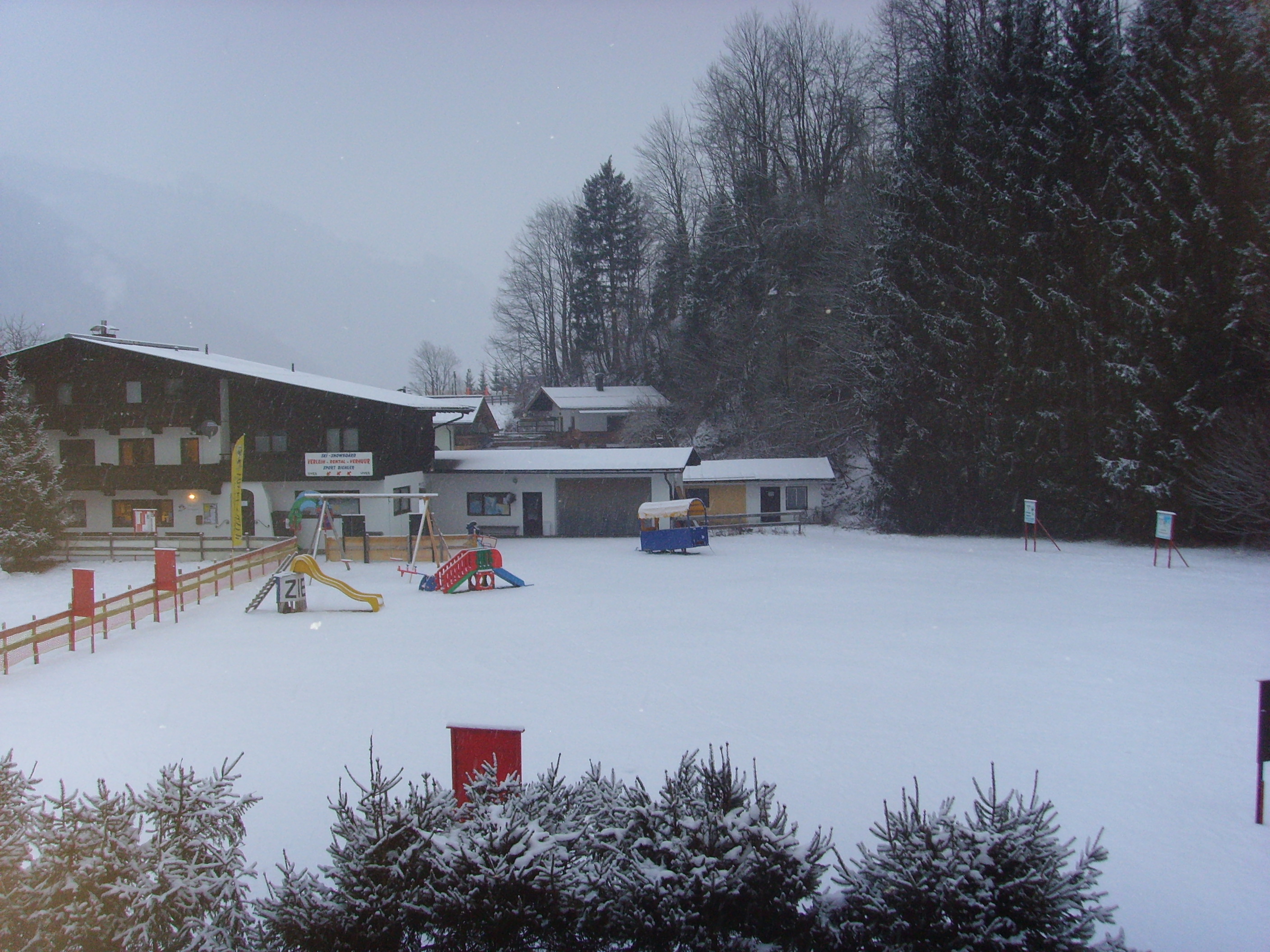 the childrens play area by the ski school total, Kirchdorf