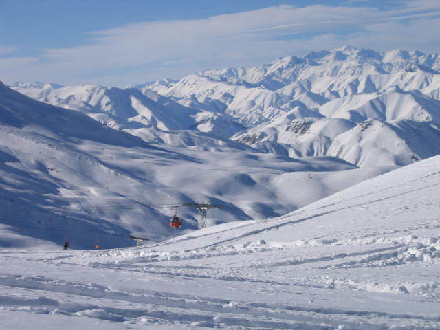 Dizin area cowered by new snow 