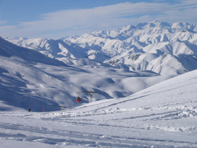 Dizin area cowered by new snow 