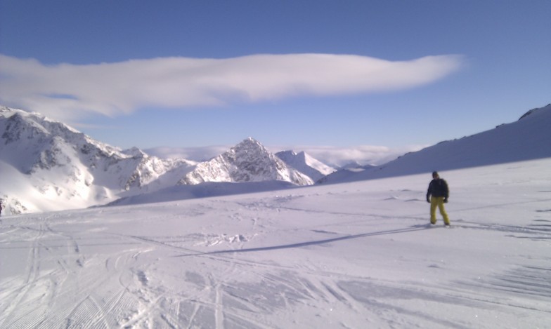 Snowboarding near the snowpark, Stubai, Stubai Glacier