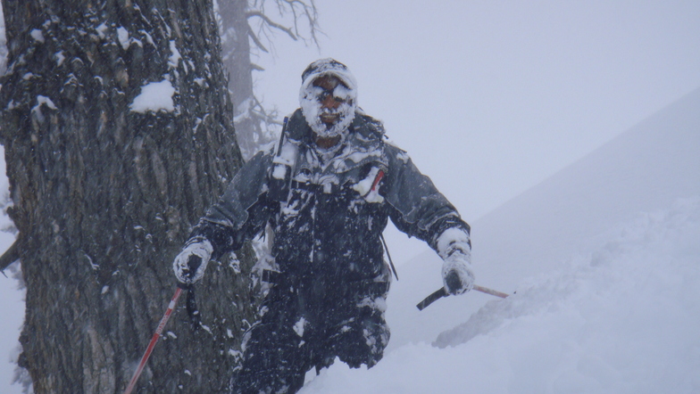 ski patrol was caught by avalanche, Gulmarg