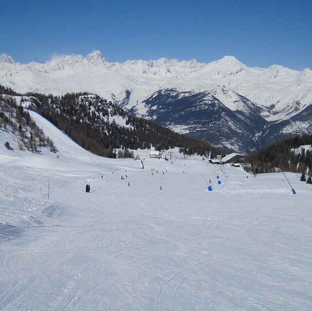 Mont Blanc View, Pila