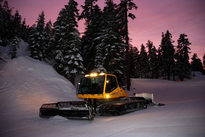 BR350 on an afternoon regroom, Cypress Mountain