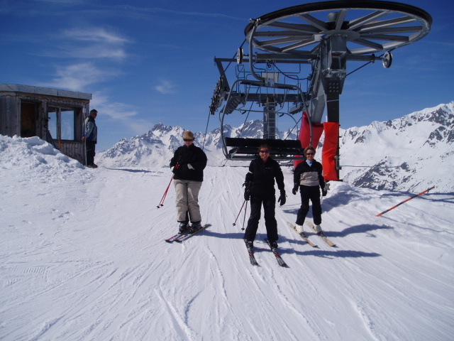 Exiting the Vallonnet Chair lift above Montfrais, Oz en Oisans