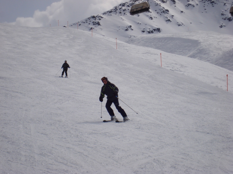 Johnny Lautenschutz skiing Todalp, Davos