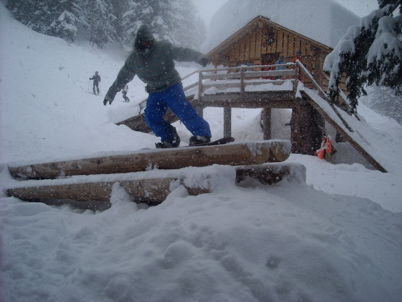 Tom on stash table, Avoriaz