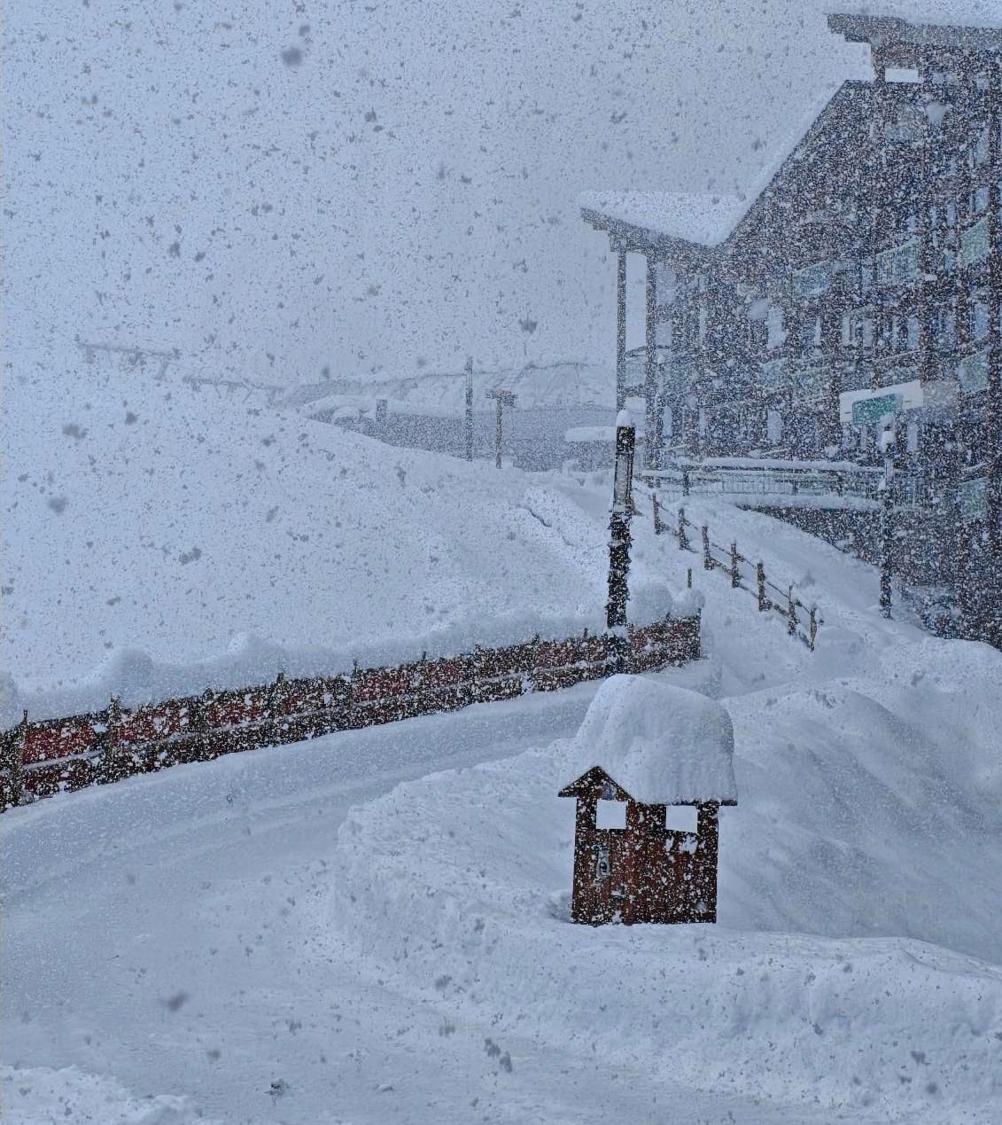 Up To A Metre Of Snowfall in Past 72 Hours in The Alps