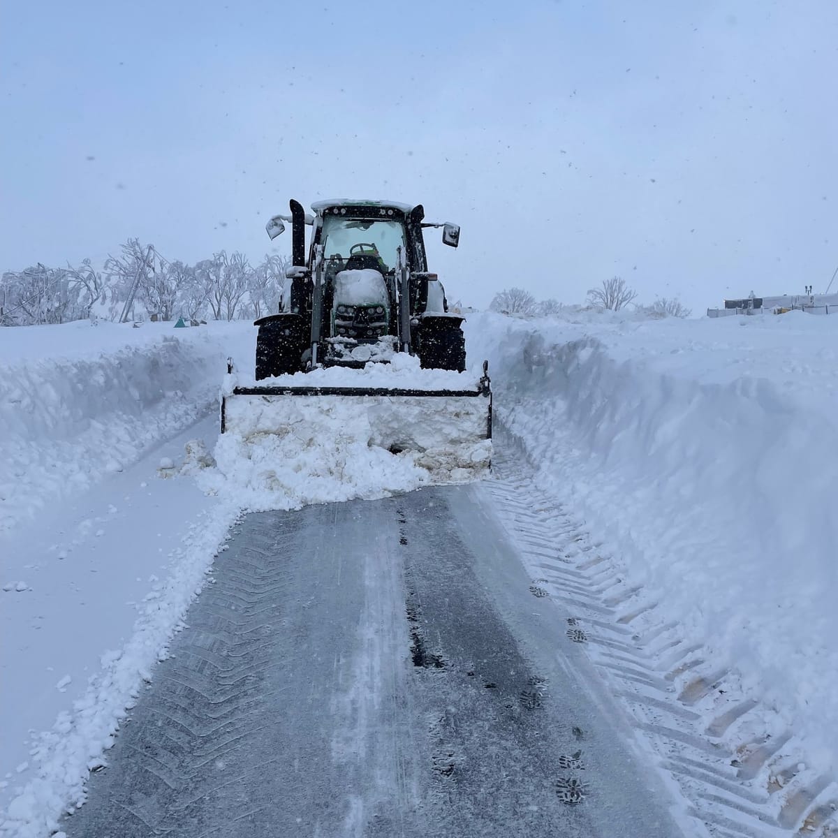 Australian Resort Closed by Fire Unable to Re-open Due to Snow