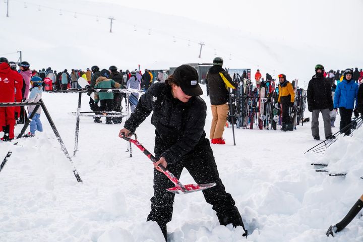 New Zealand Ski Area Extends Season