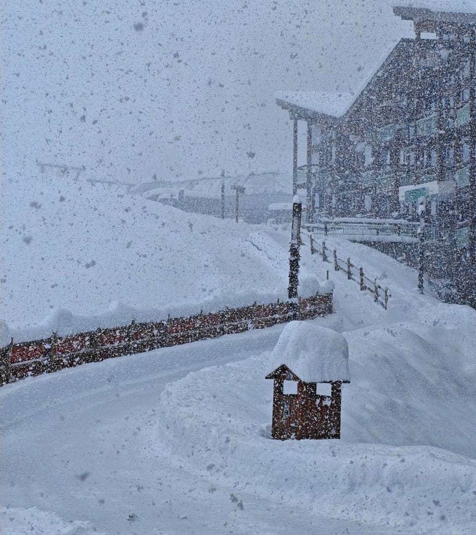 Up To A Metre Of Snowfall in Past 72 Hours in The Alps