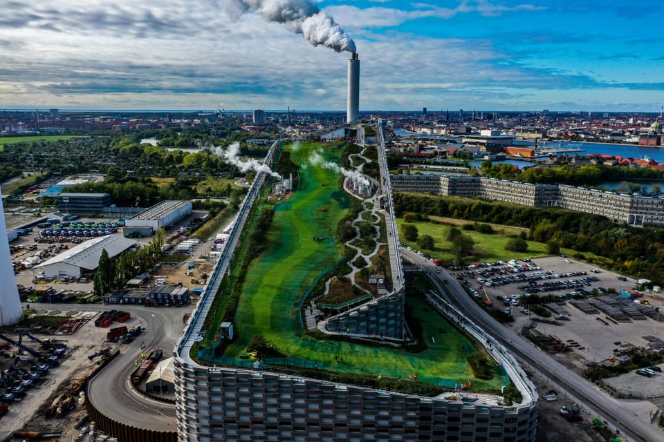 Denmark’s CopenHill Dry Ski Slope Declared ‘World Building of the Year’